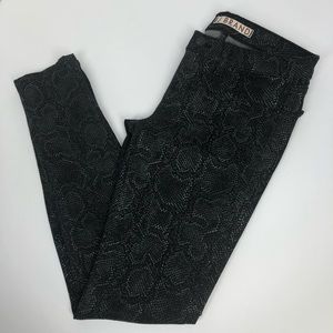 J Brand Matte Boa Python Black Women’s Leggings Jeans Size 26 EUC